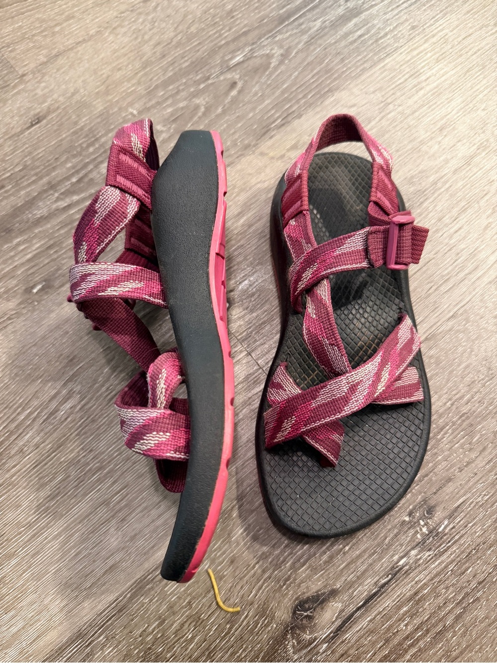 Women’s purple Chaco sandals zcloud